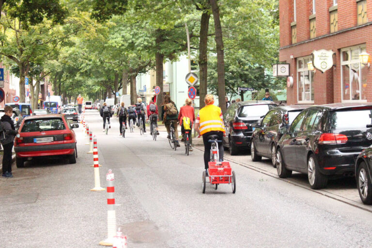 Protected Bike Lane in der mittleren Fährstraße